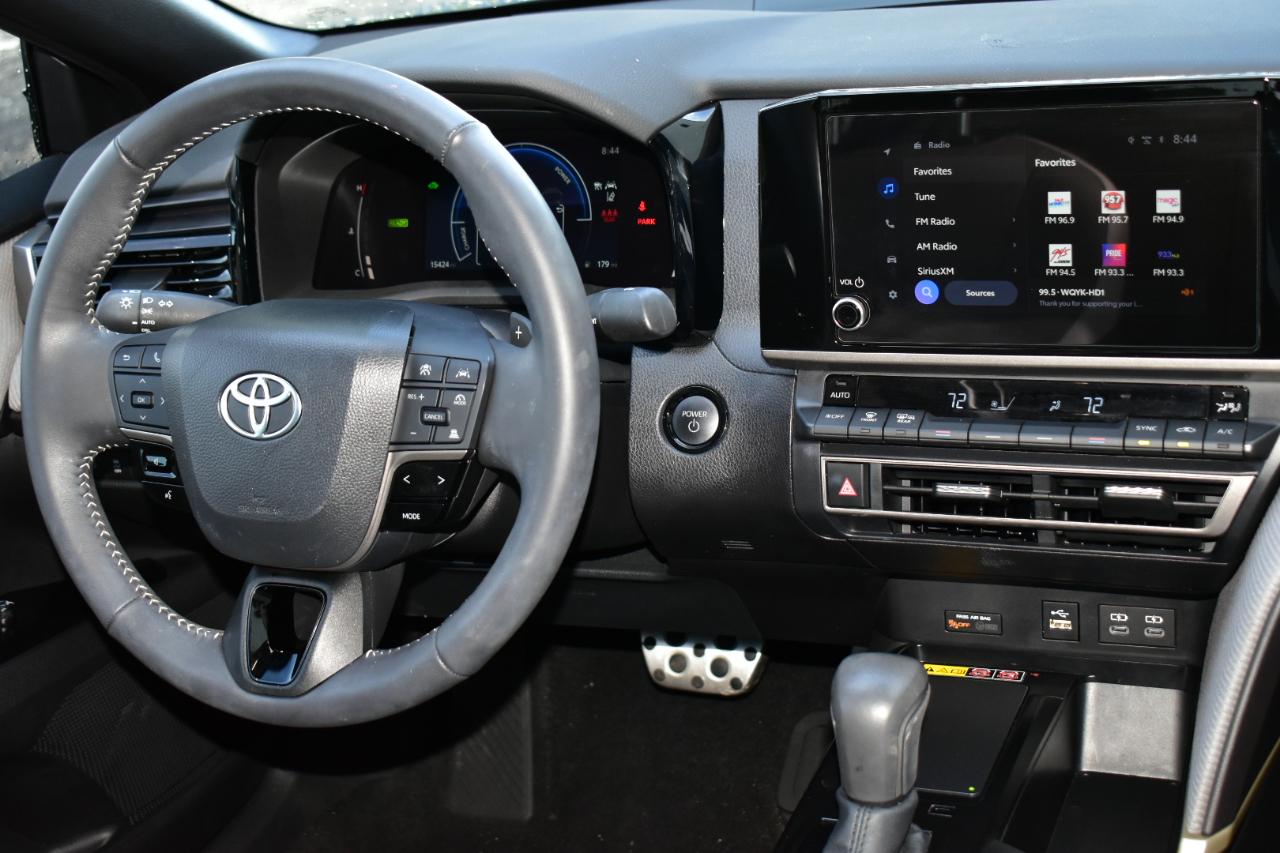 Toyota Camry SE (Natl) 2026
