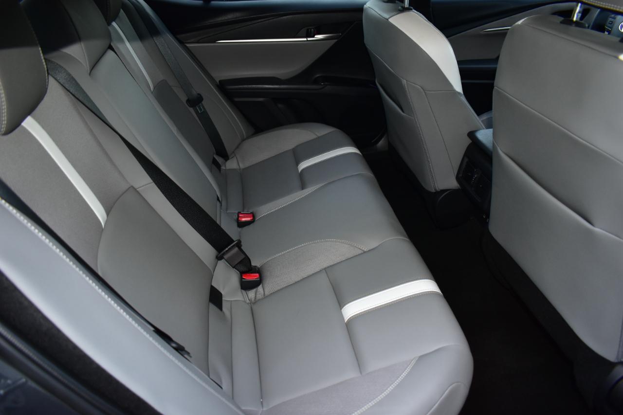 Toyota Camry SE (Natl) 2026