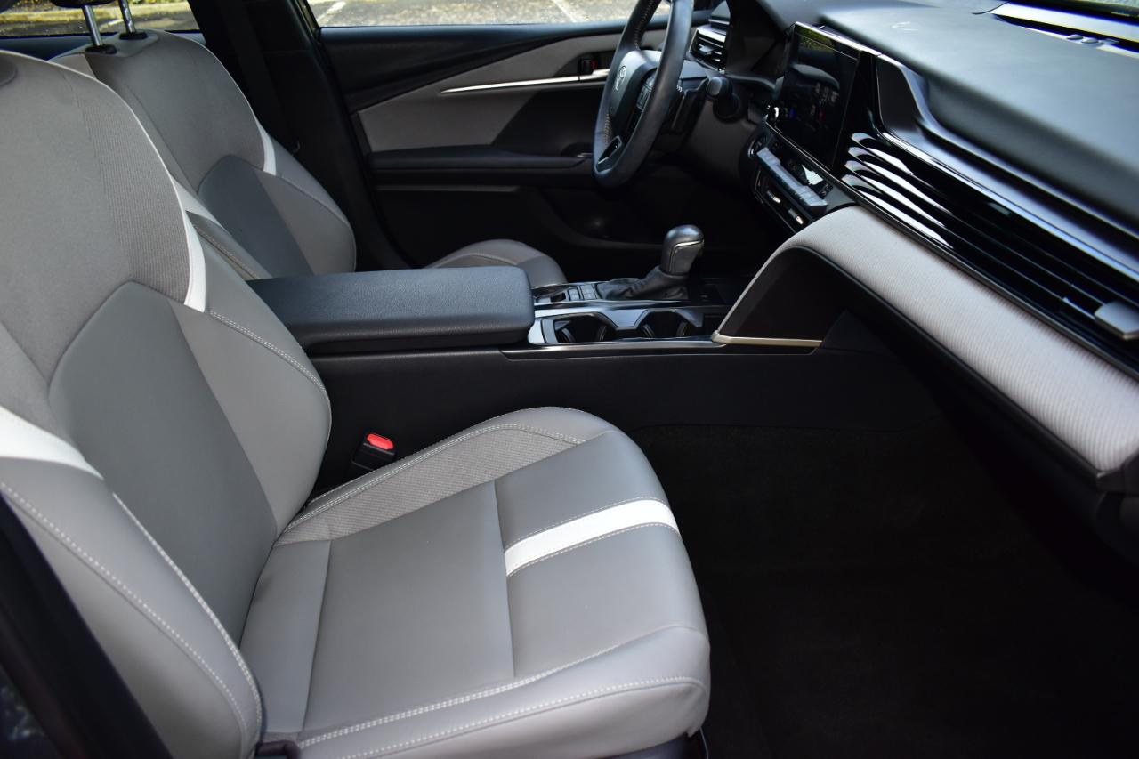 Toyota Camry SE (Natl) 2026