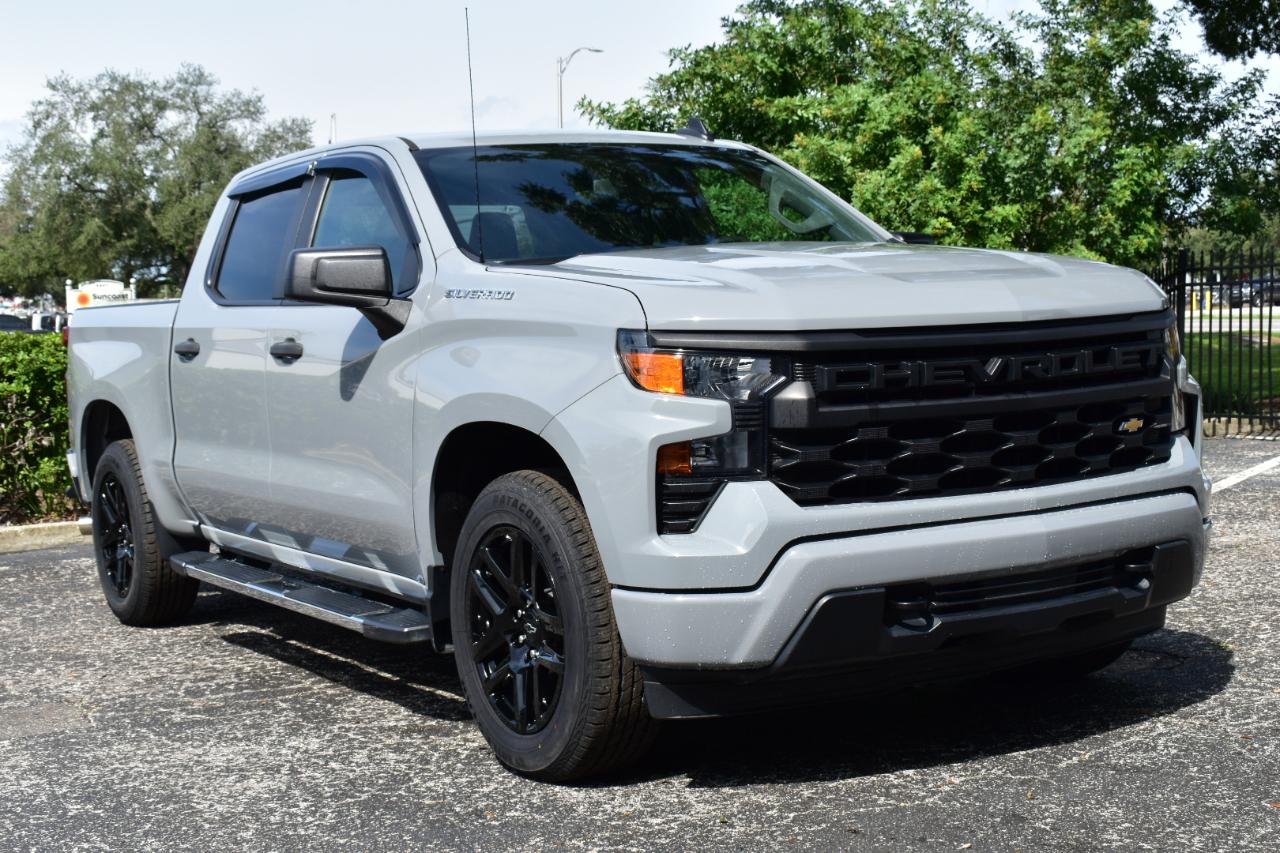 Chevrolet Silverado 1500 2WD Crew Cab 147" Custom 2024