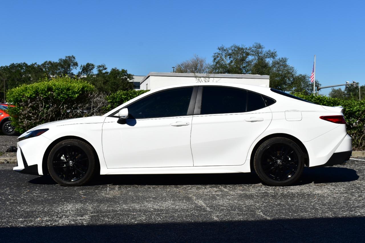 Toyota Camry SE (Natl) 2026