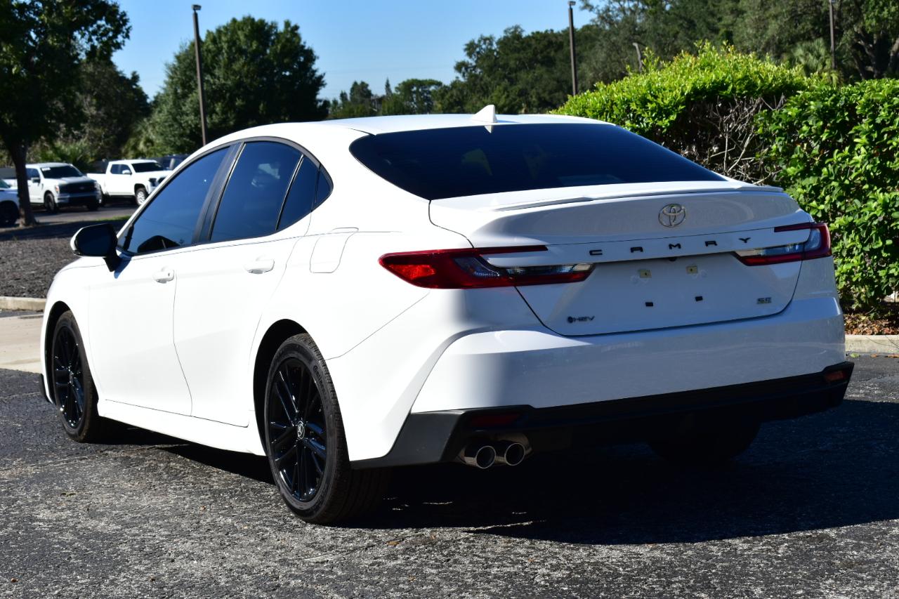 Toyota Camry SE (Natl) 2026