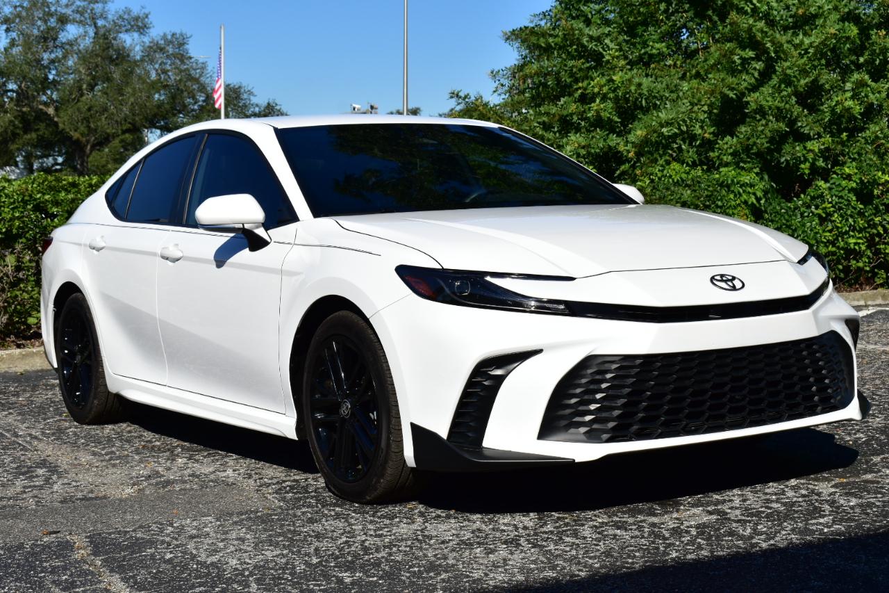 Toyota Camry SE (Natl) 2026