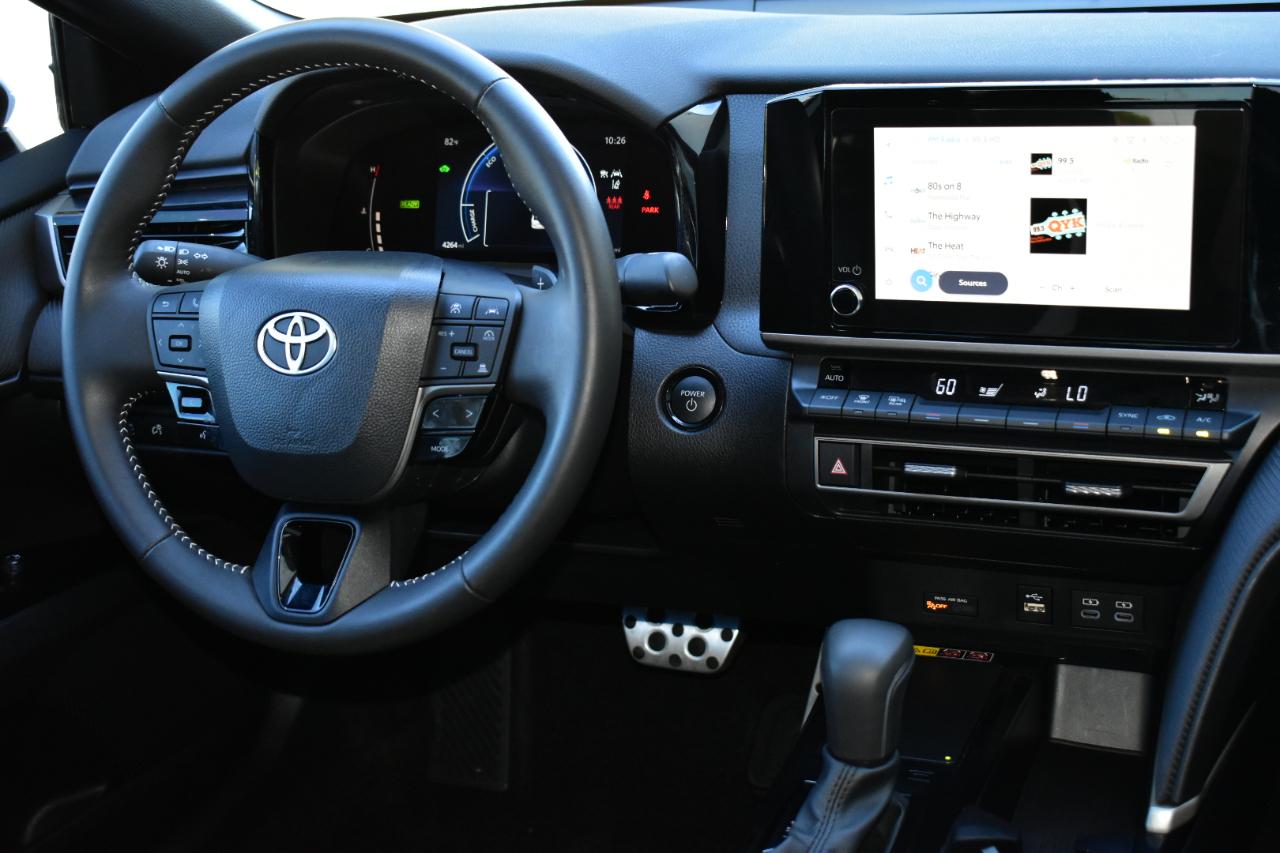 Toyota Camry SE (Natl) 2026