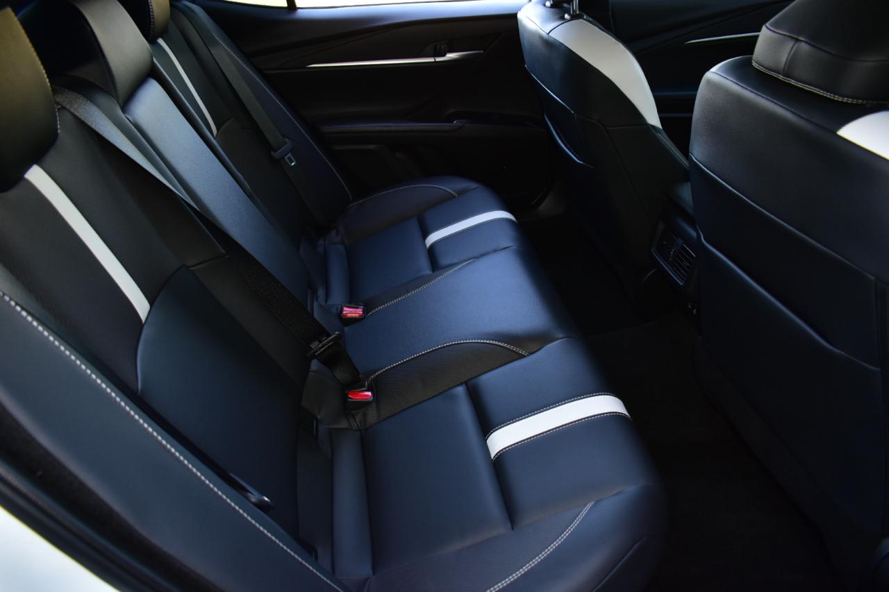 Toyota Camry SE (Natl) 2026