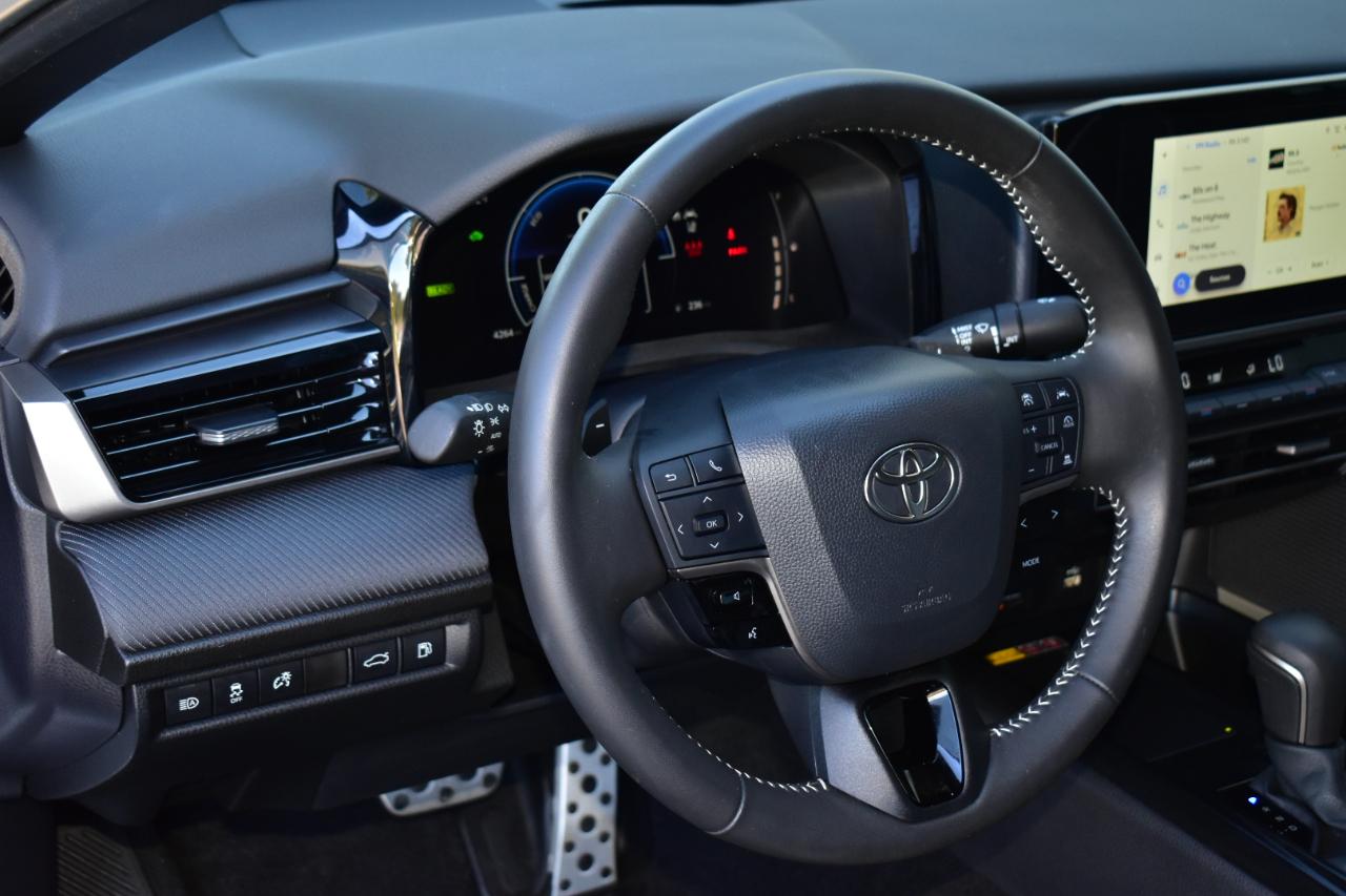 Toyota Camry SE (Natl) 2026