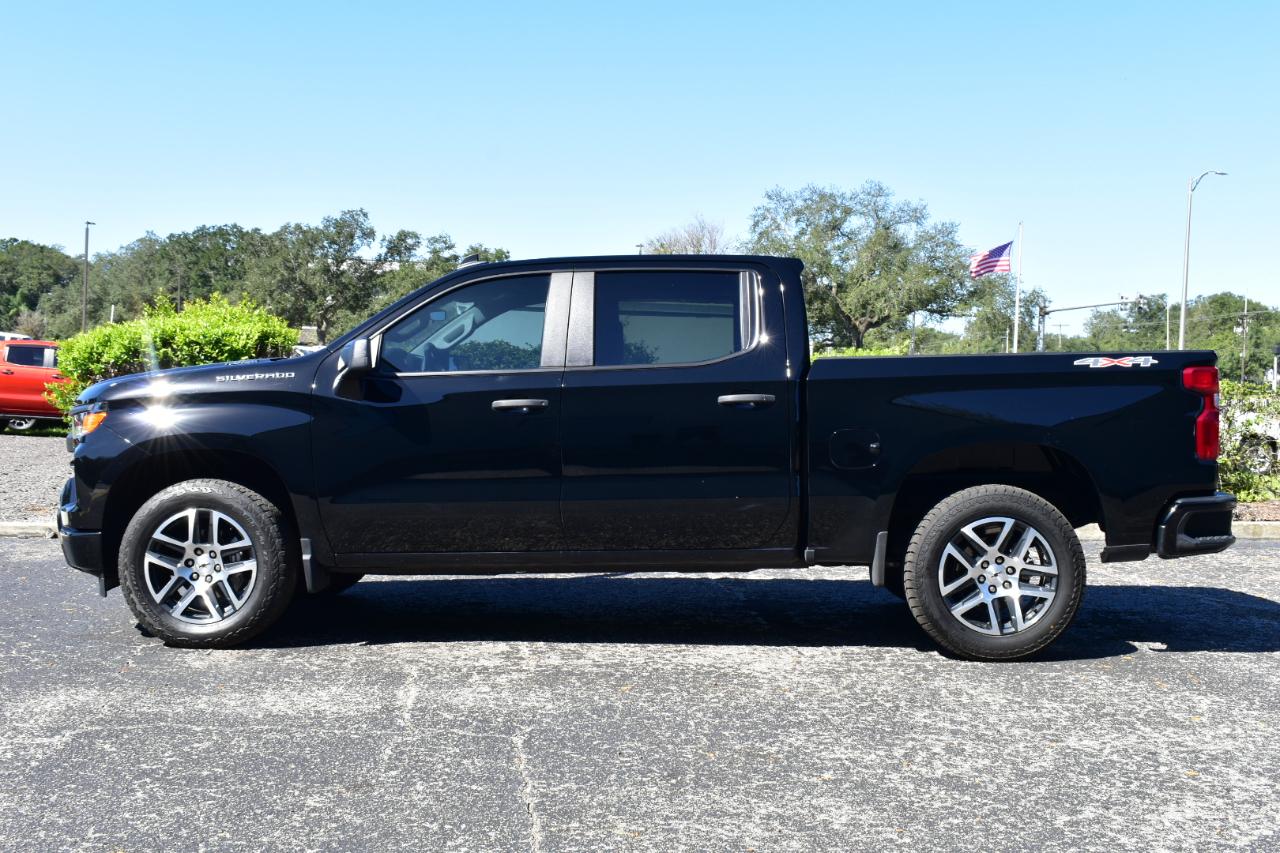 Chevrolet Silverado 1500 4WD Crew Cab 147" Custom 2026