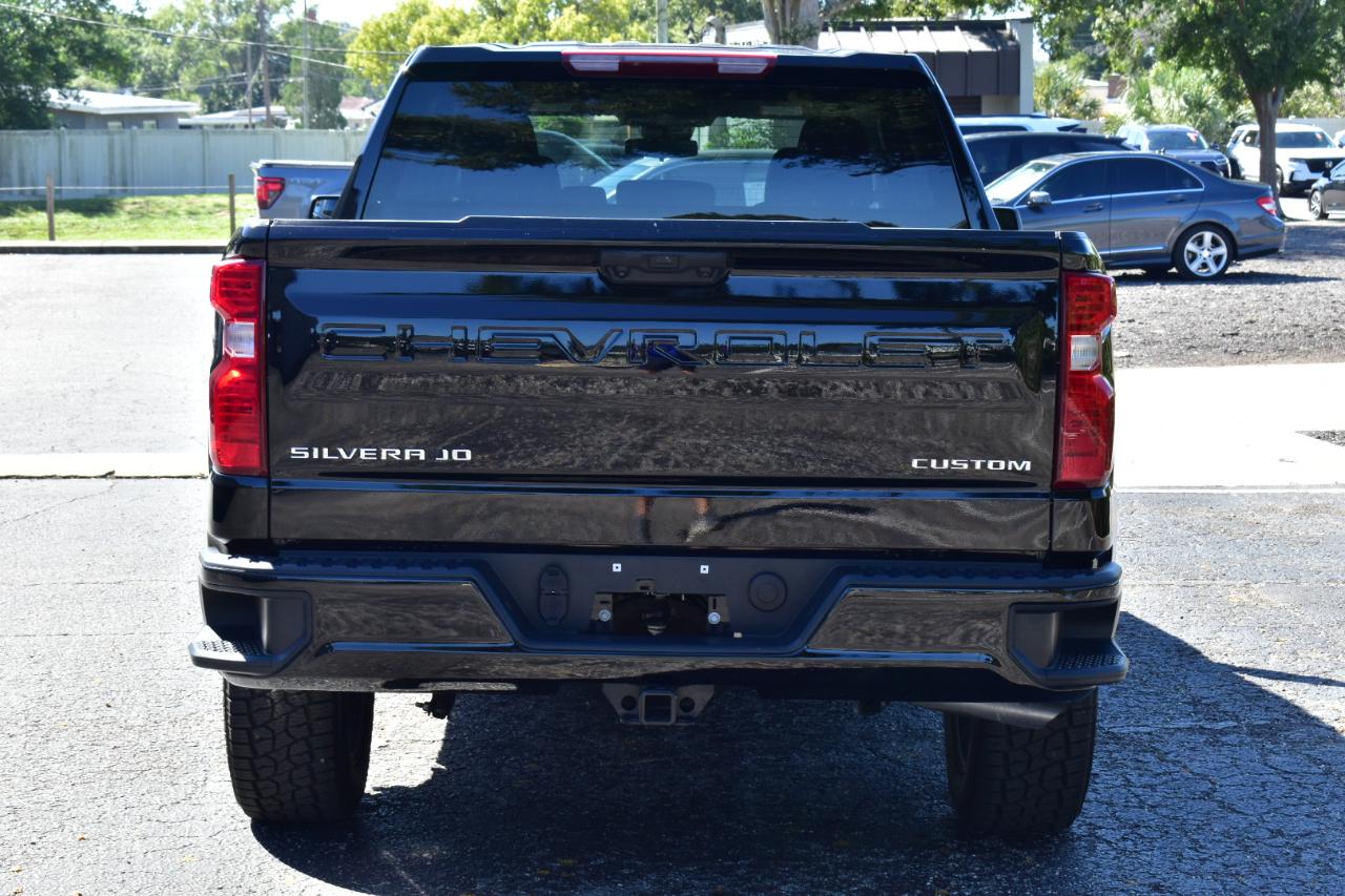 Chevrolet Silverado 1500 4WD Crew Cab 147" Custom 2026