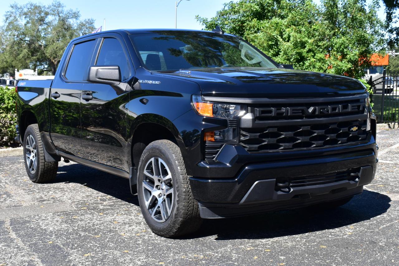 Chevrolet Silverado 1500 4WD Crew Cab 147" Custom 2026