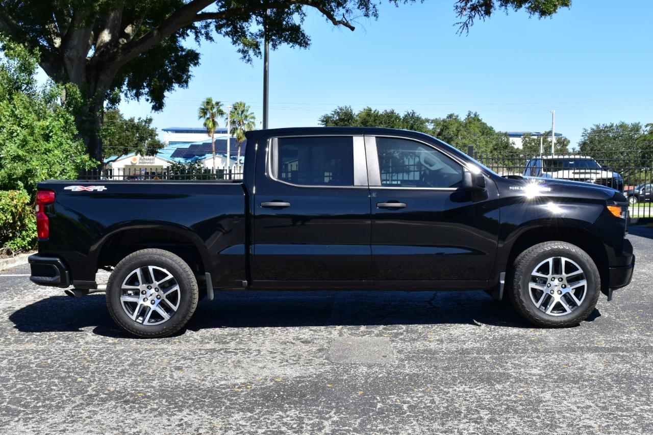 Chevrolet Silverado 1500 4WD Crew Cab 147" Custom 2026