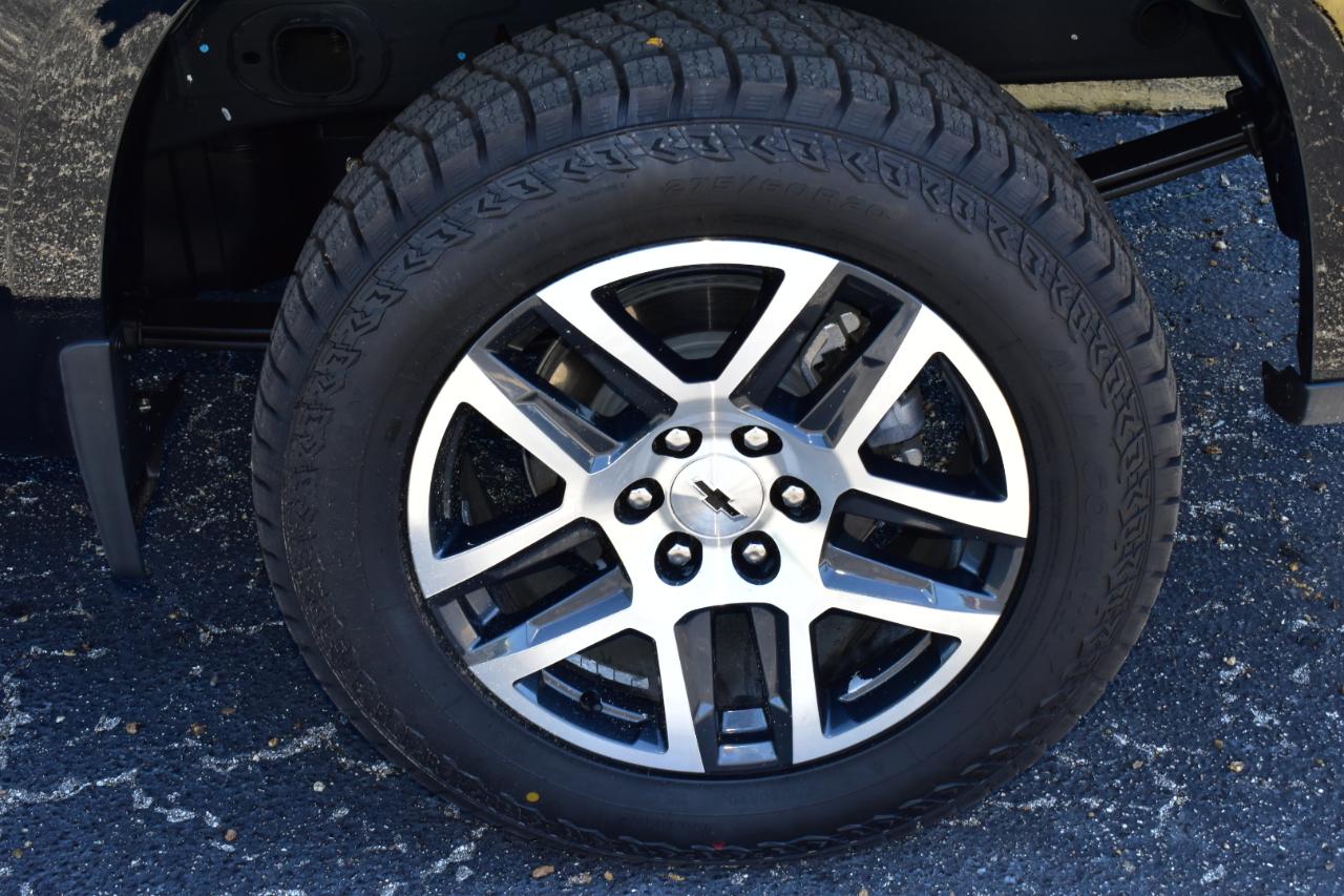 Chevrolet Silverado 1500 4WD Crew Cab 147" Custom 2026