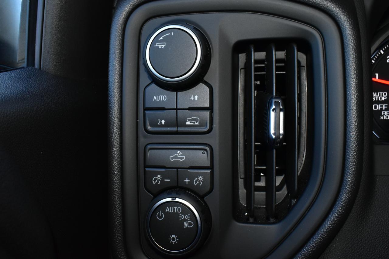Chevrolet Silverado 1500 4WD Crew Cab 147" Custom 2026