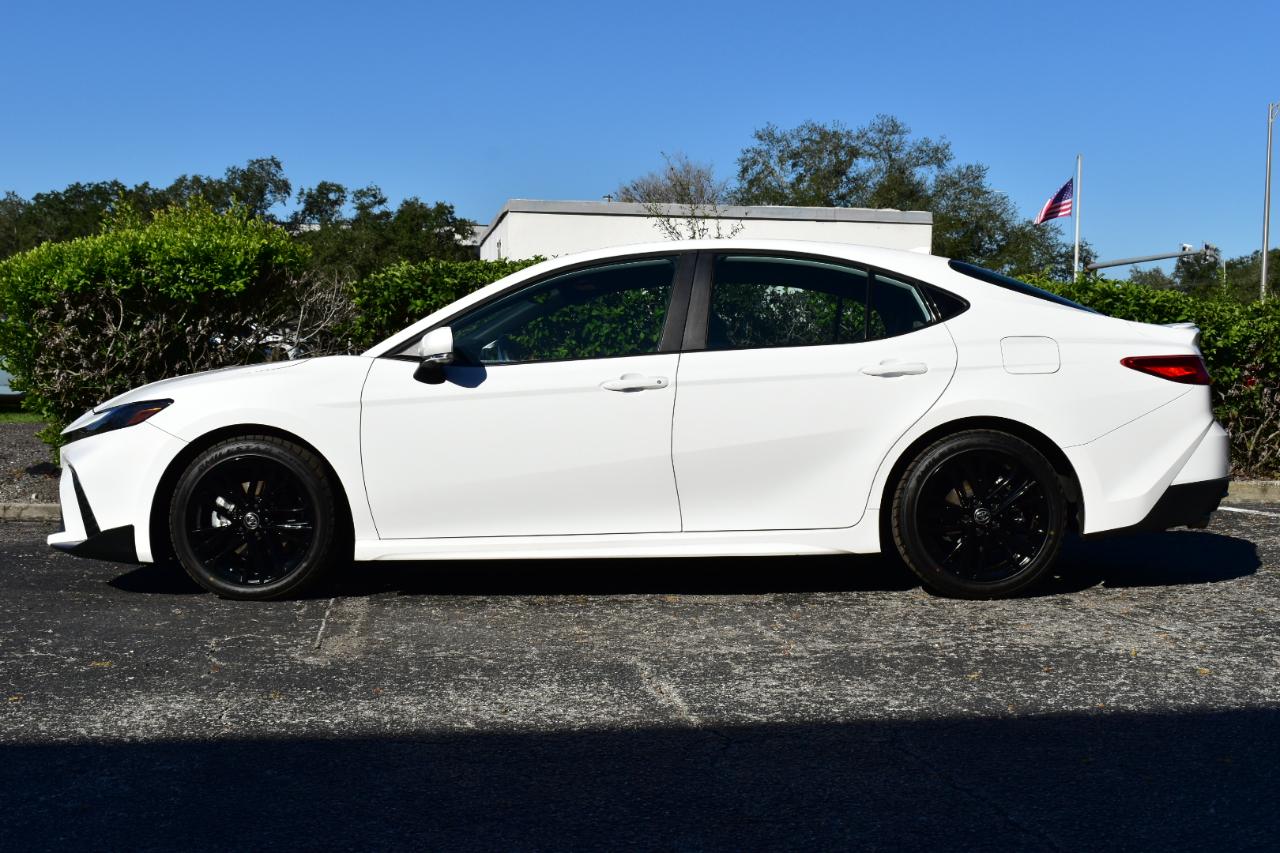 Toyota Camry SE (Natl) 2025