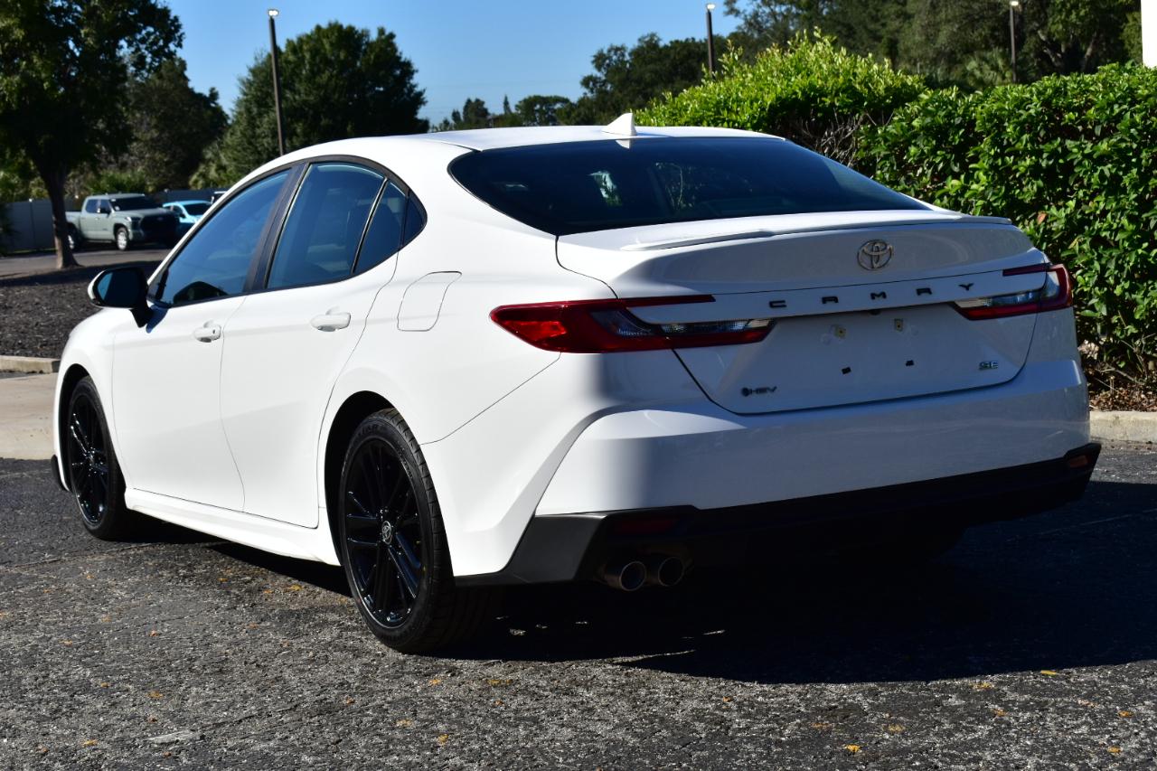 Toyota Camry SE (Natl) 2025