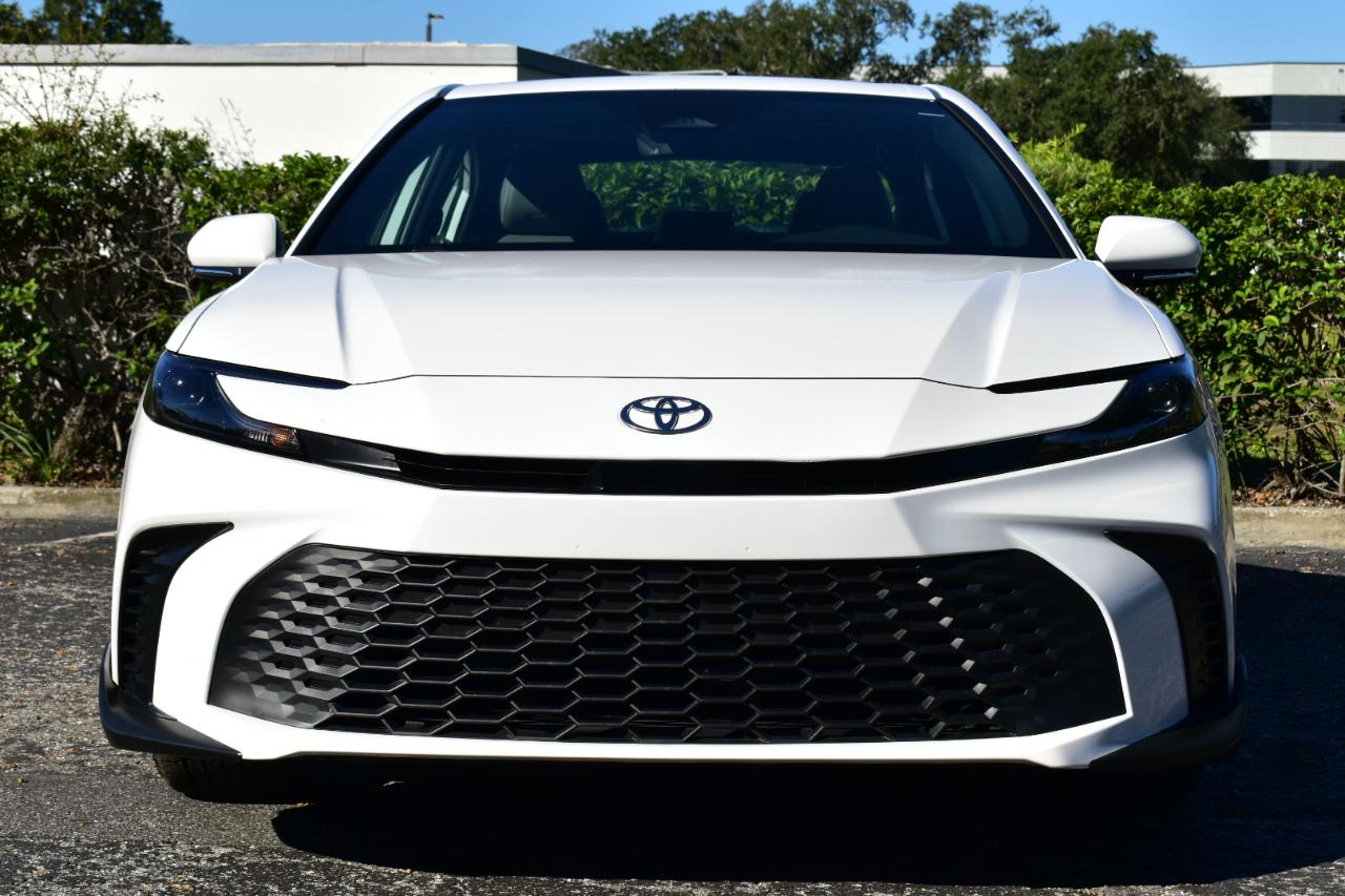 Toyota Camry SE (Natl) 2025