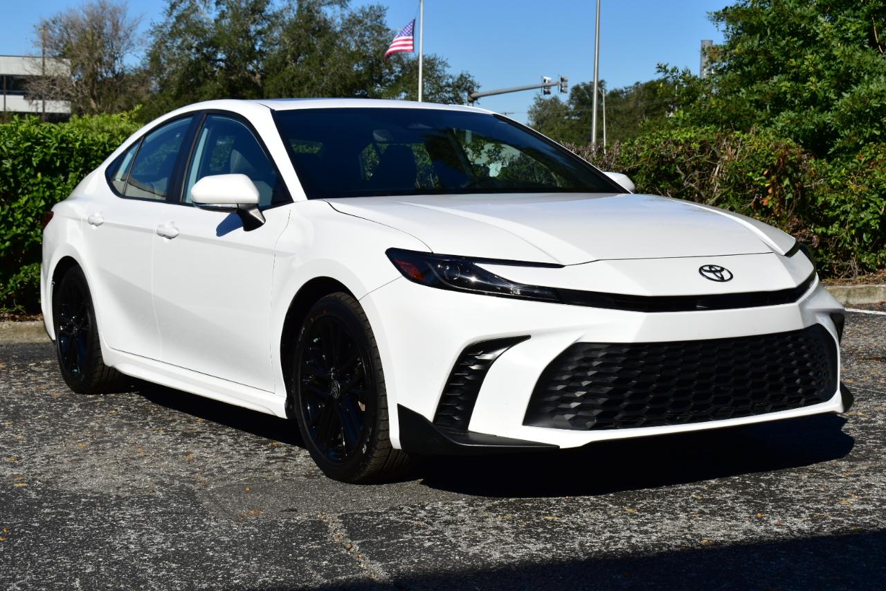 Toyota Camry SE (Natl) 2025