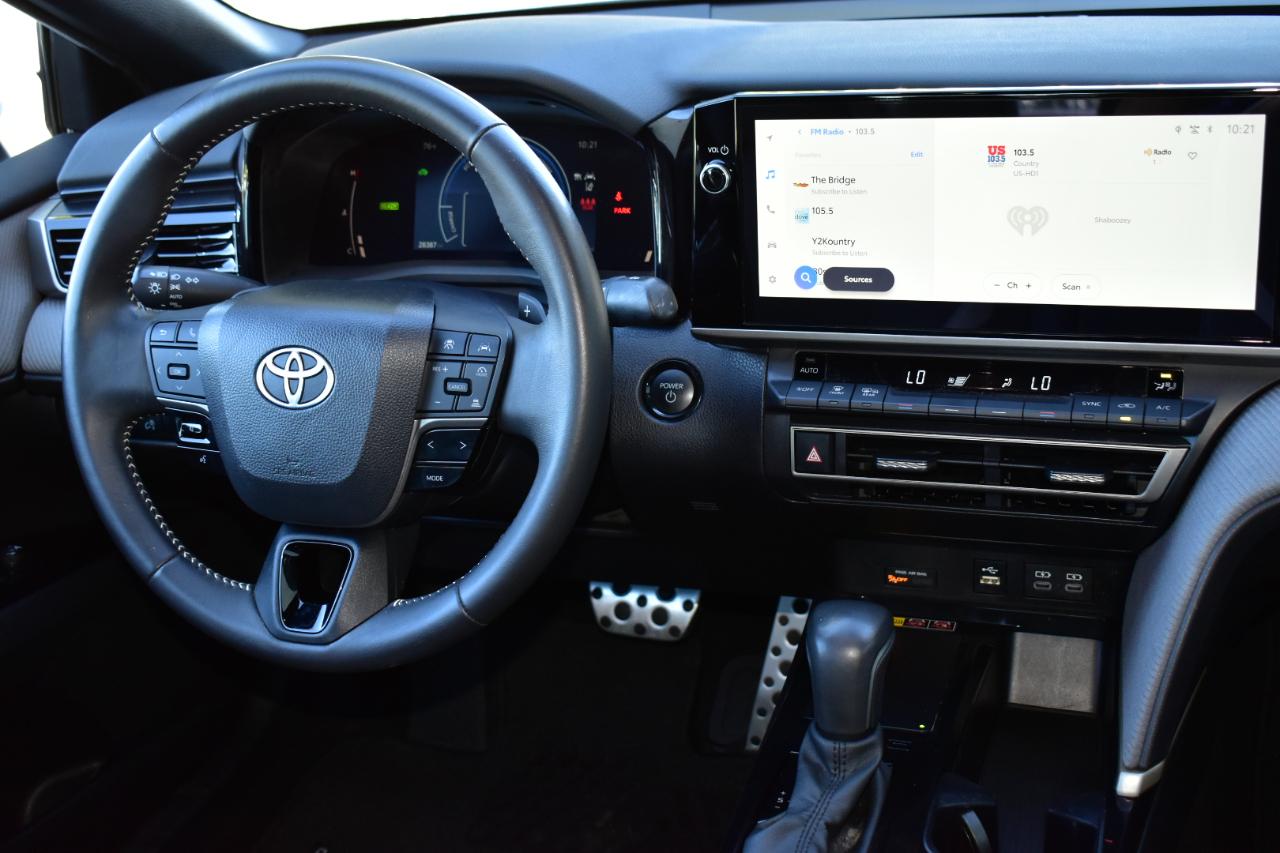 Toyota Camry SE (Natl) 2025