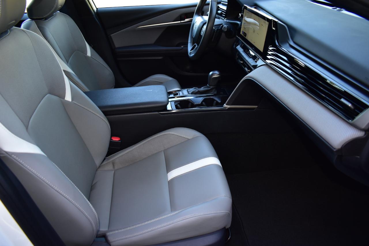 Toyota Camry SE (Natl) 2025