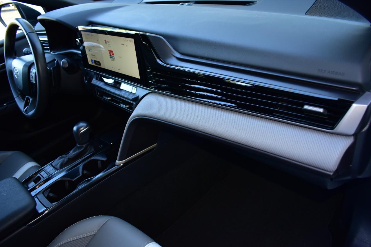 Toyota Camry SE (Natl) 2025