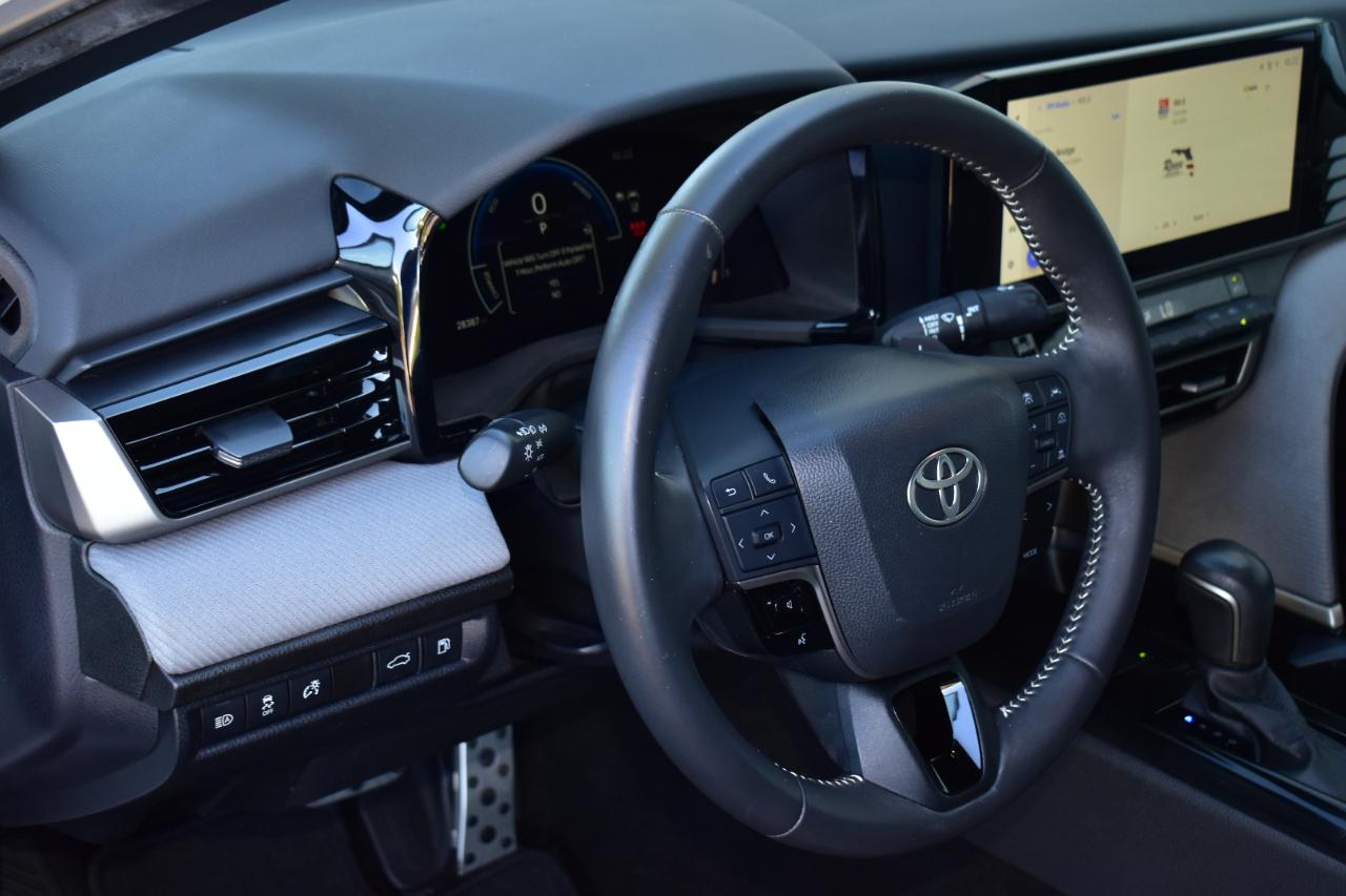 Toyota Camry SE (Natl) 2025