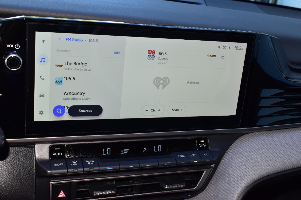 Toyota Camry SE (Natl) 2025