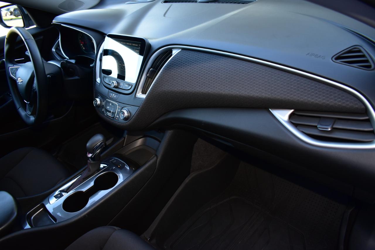 Chevrolet Malibu 4dr Sdn RS 2024