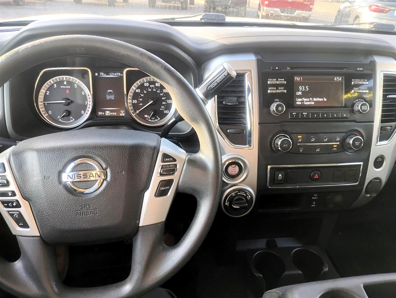 Nissan Titan SV Crew Cab 4WD 2017