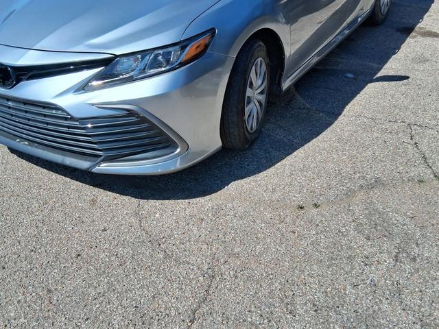 Silver 2023 Toyota Camry Hybrid LE FWD Sedan Front-Wheel Drive Continuously Variable Transmission