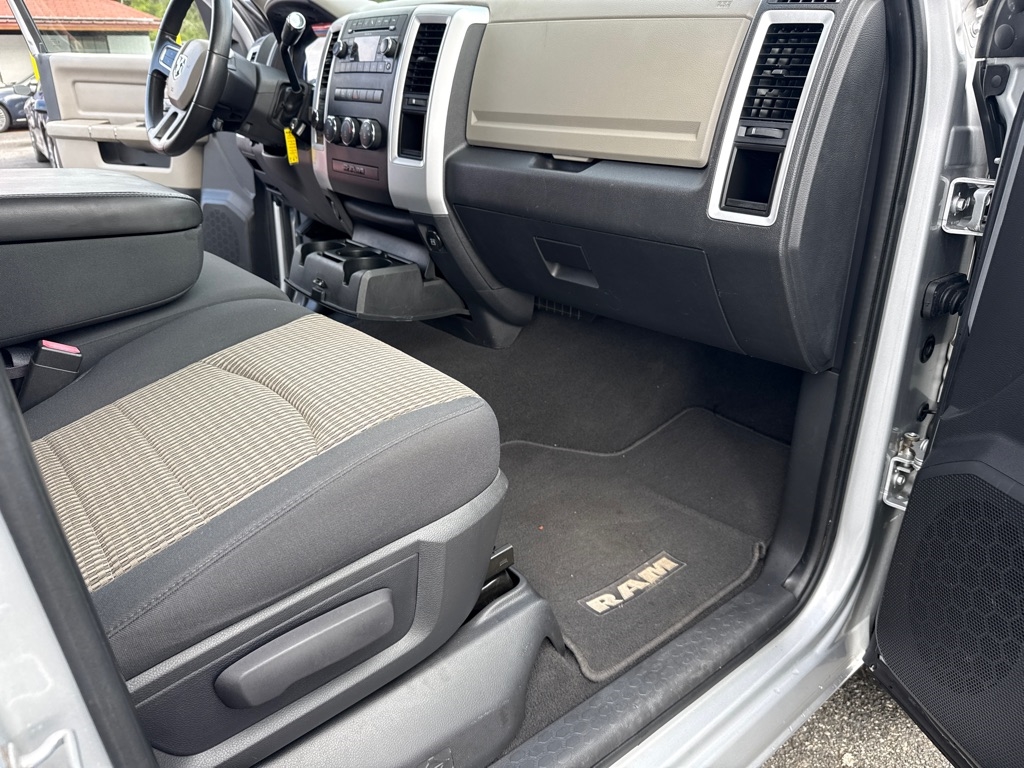 RAM 1500 SLT Quad Cab 4WD 2011