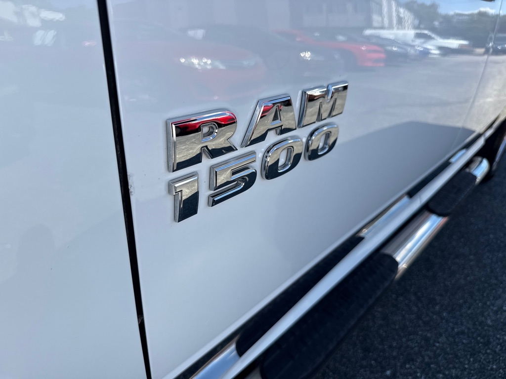 RAM 1500 Tradesman Crew Cab SWB 2WD 2017 RAM 1500 Tradesman Crew Cab SWB 2WD 2017