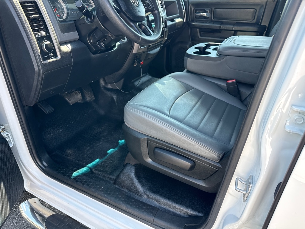 RAM 1500 Tradesman Crew Cab SWB 2WD 2017 RAM 1500 Tradesman Crew Cab SWB 2WD 2017