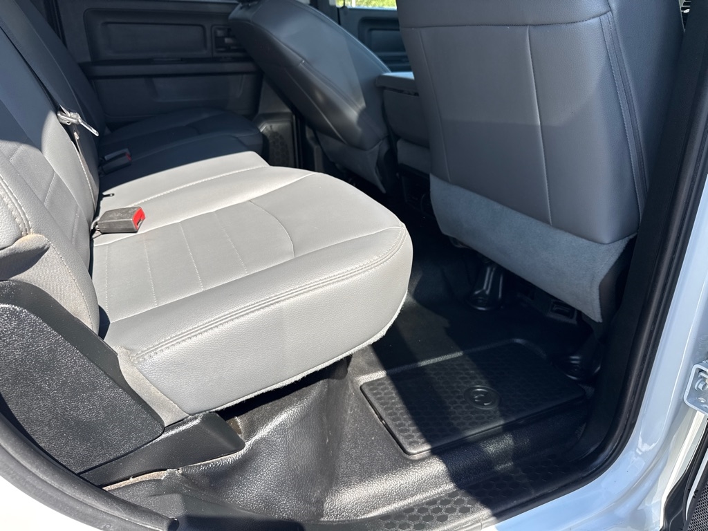 RAM 1500 Tradesman Crew Cab SWB 2WD 2017 RAM 1500 Tradesman Crew Cab SWB 2WD 2017