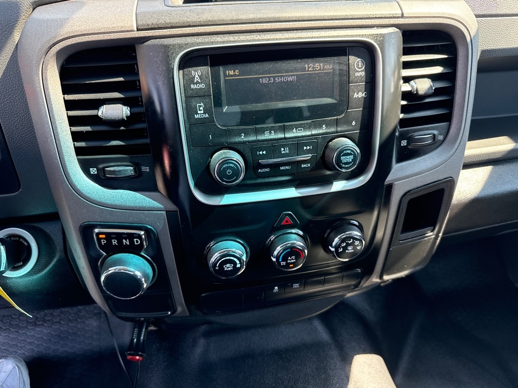 RAM 1500 Tradesman Crew Cab SWB 2WD 2017 RAM 1500 Tradesman Crew Cab SWB 2WD 2017