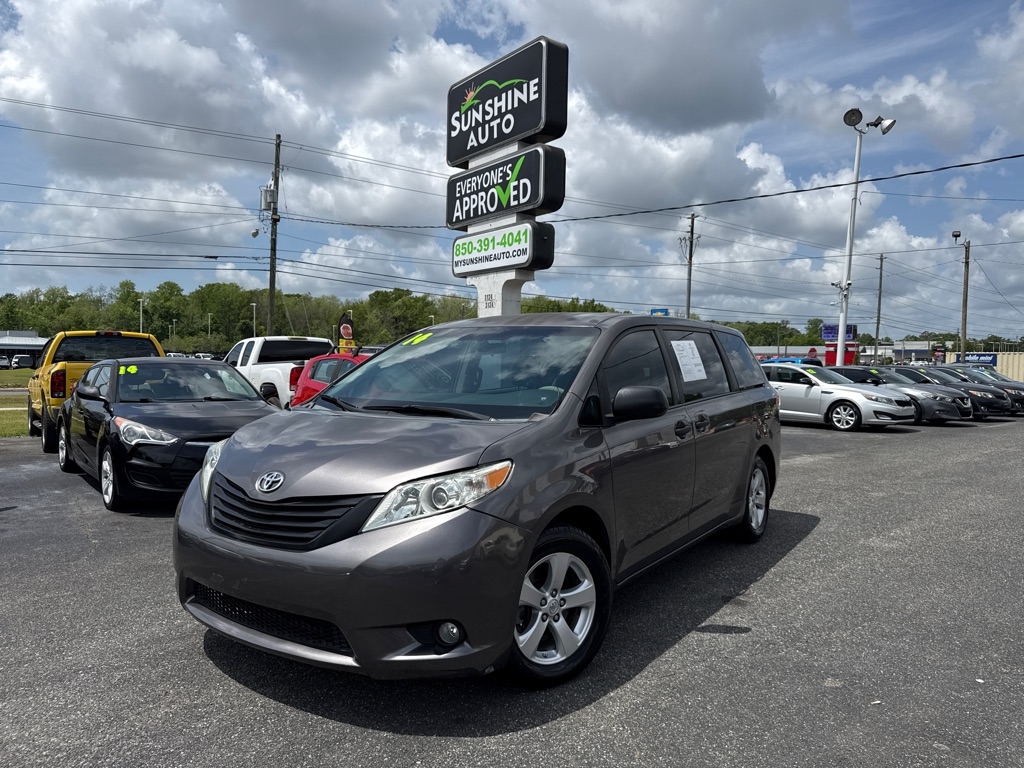 Toyota Sienna FWD 7-Passenger V6 2014 Toyota Sienna FWD 7-Passenger V6 2014