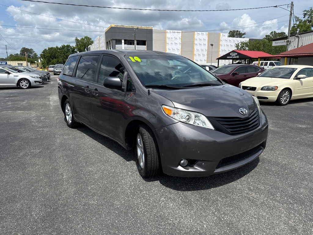 Toyota Sienna FWD 7-Passenger V6 2014 Toyota Sienna FWD 7-Passenger V6 2014