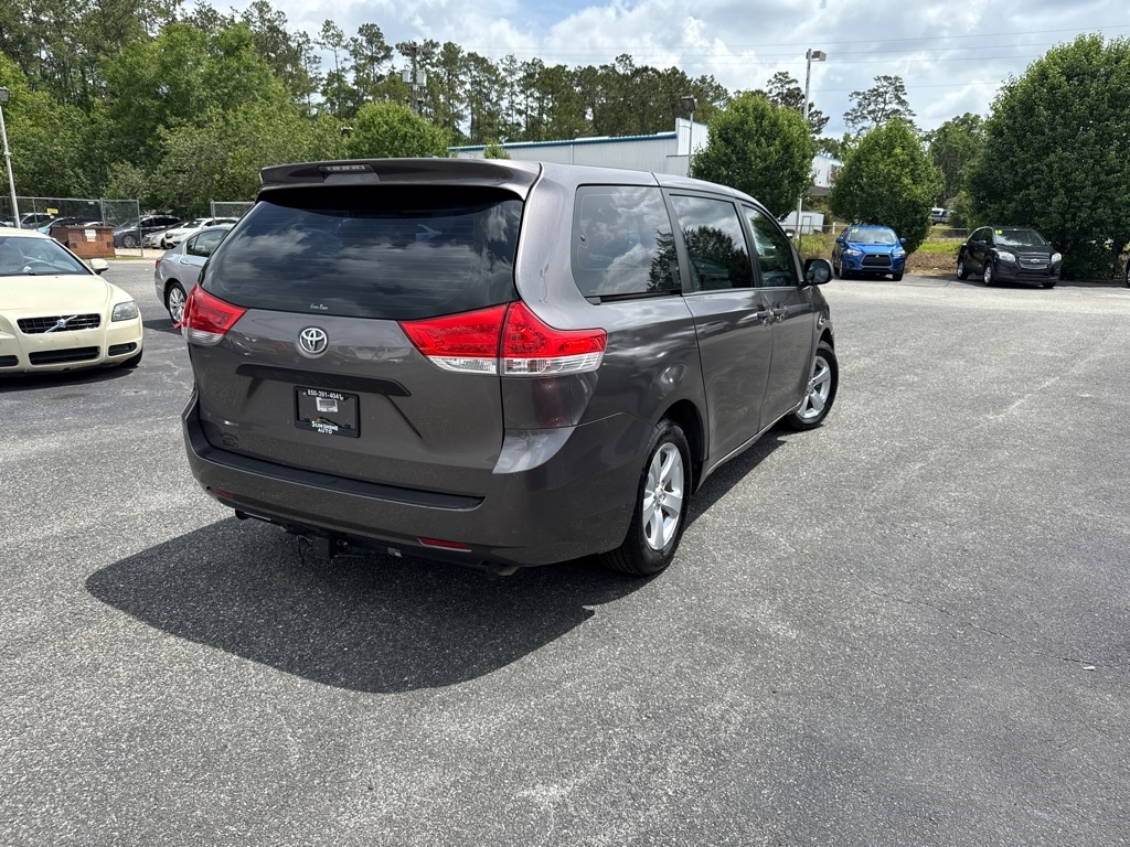 Toyota Sienna FWD 7-Passenger V6 2014 Toyota Sienna FWD 7-Passenger V6 2014
