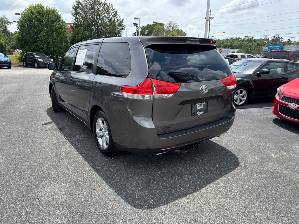 Toyota Sienna FWD 7-Passenger V6 2014 Toyota Sienna FWD 7-Passenger V6 2014