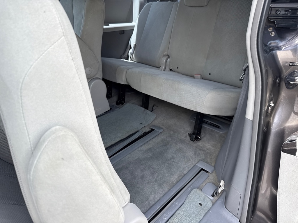 Toyota Sienna FWD 7-Passenger V6 2014 Toyota Sienna FWD 7-Passenger V6 2014