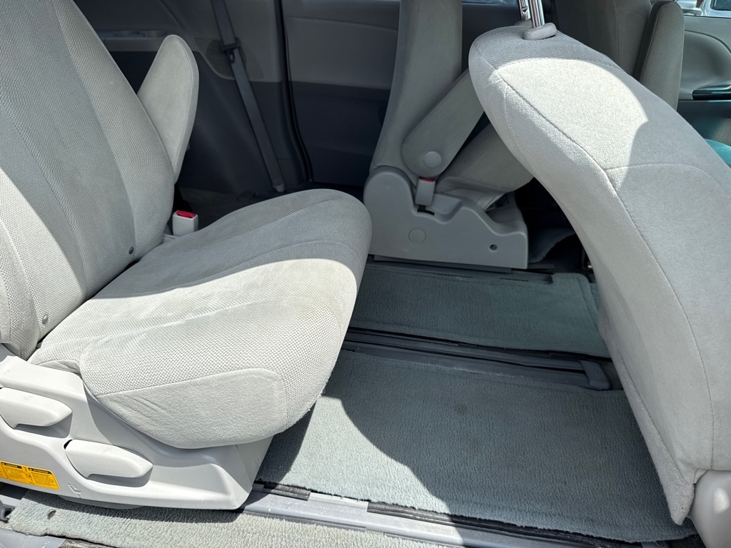 Toyota Sienna FWD 7-Passenger V6 2014 Toyota Sienna FWD 7-Passenger V6 2014