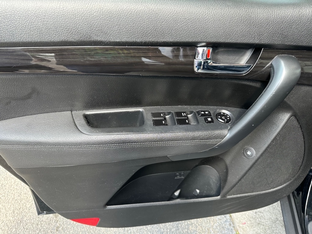 Kia Sorento LX 2WD 2012 Kia Sorento LX 2WD 2012