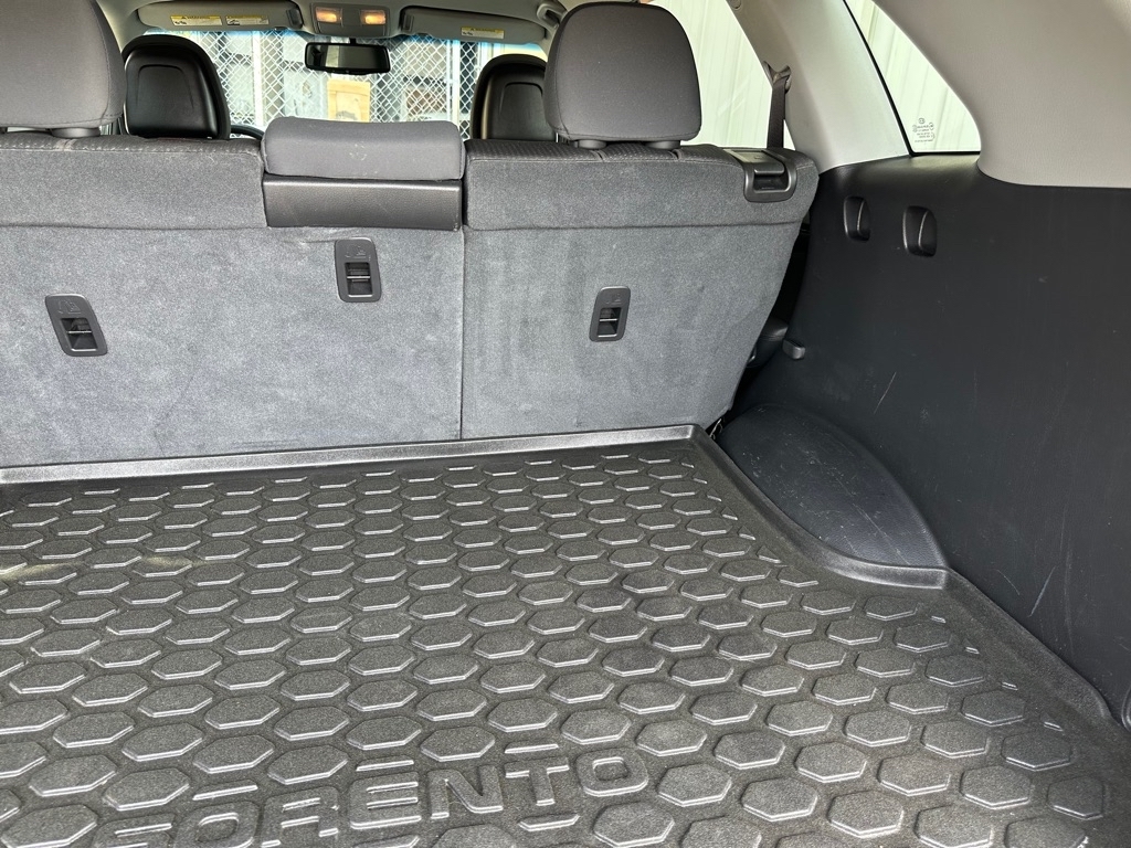 Kia Sorento LX 2WD 2012 Kia Sorento LX 2WD 2012