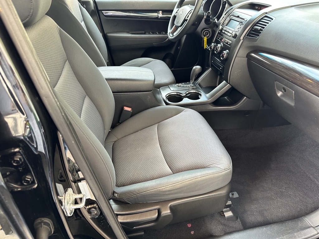 Kia Sorento LX 2WD 2012 Kia Sorento LX 2WD 2012