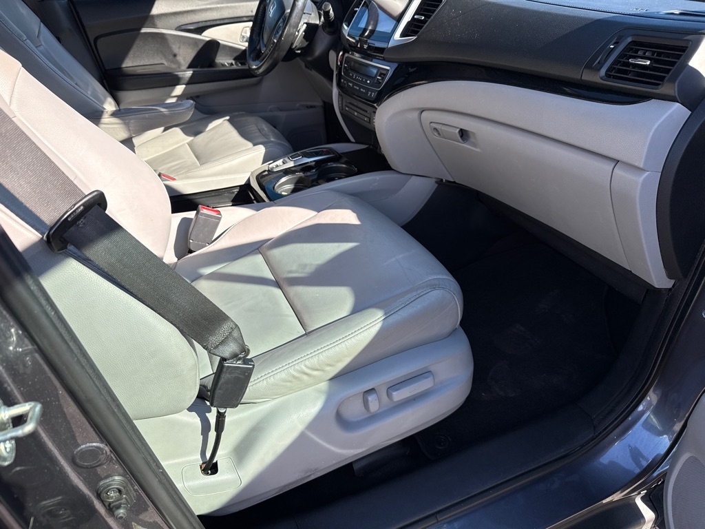 Honda Pilot Touring 2WD 2016