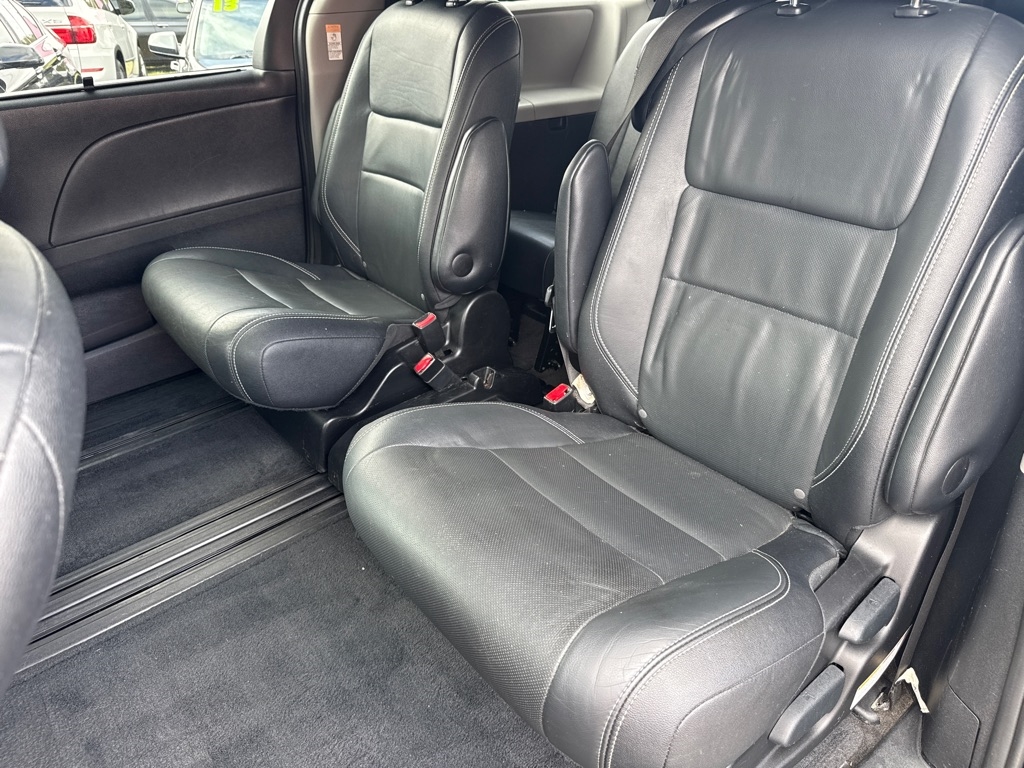 Toyota Sienna SE FWD 8-Passenger V6 2015 Toyota Sienna SE FWD 8-Passenger V6 2015