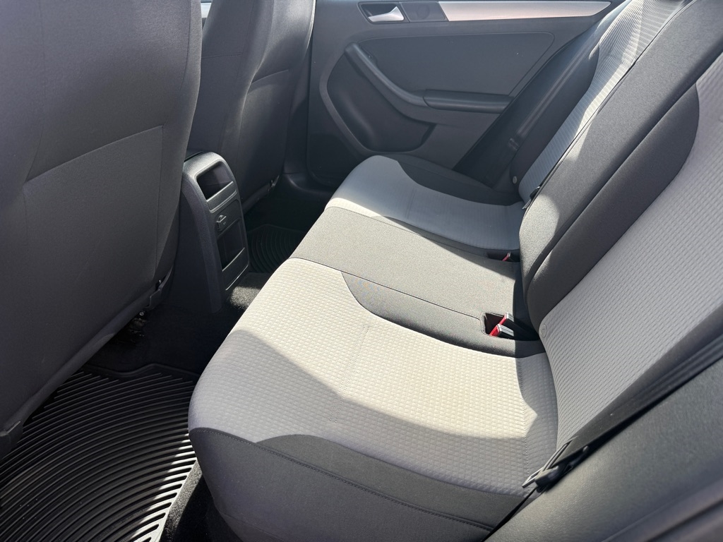 Volkswagen Jetta 1.4T S 6A 2017