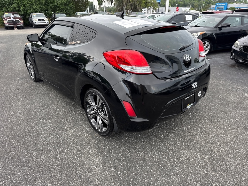 Hyundai Veloster Base 6MT 2017 Hyundai Veloster Base 6MT 2017