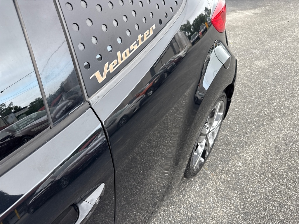 Hyundai Veloster Base 6MT 2017 Hyundai Veloster Base 6MT 2017