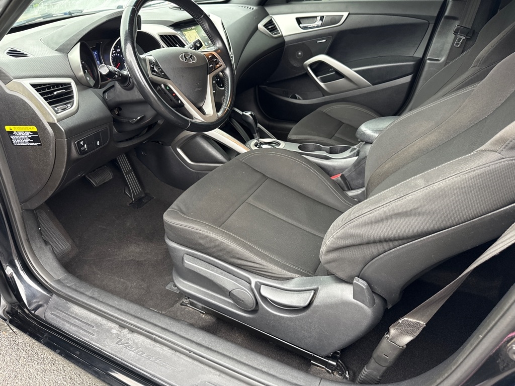 Hyundai Veloster Base 6MT 2017 Hyundai Veloster Base 6MT 2017