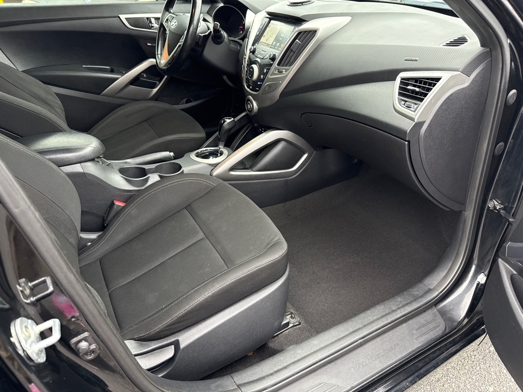 Hyundai Veloster Base 6MT 2017 Hyundai Veloster Base 6MT 2017