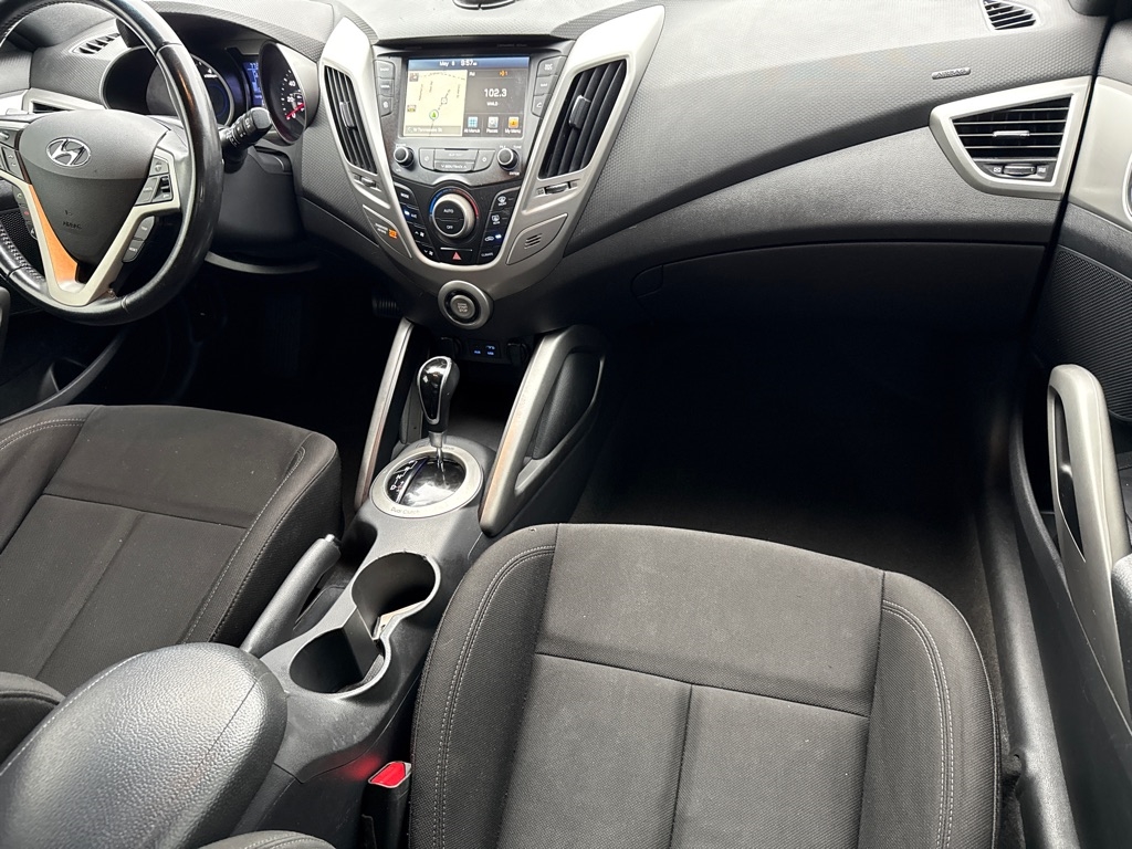 Hyundai Veloster Base 6MT 2017 Hyundai Veloster Base 6MT 2017